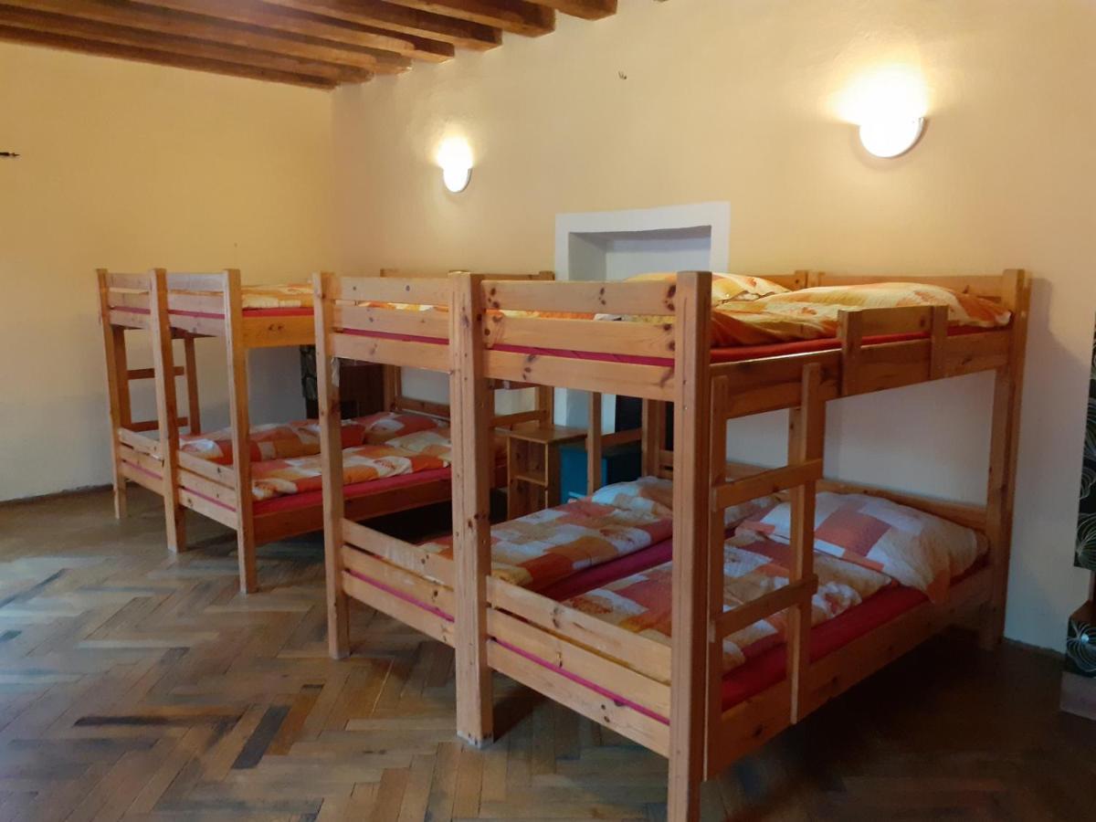 Hostel Skautsky Dom บันสกา ชีอาว์นีซา ภายนอก รูปภาพ