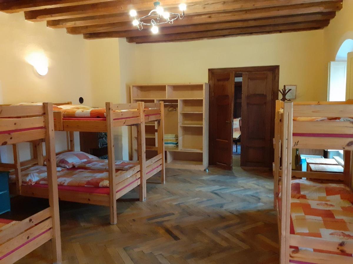 Hostel Skautsky Dom บันสกา ชีอาว์นีซา ภายนอก รูปภาพ