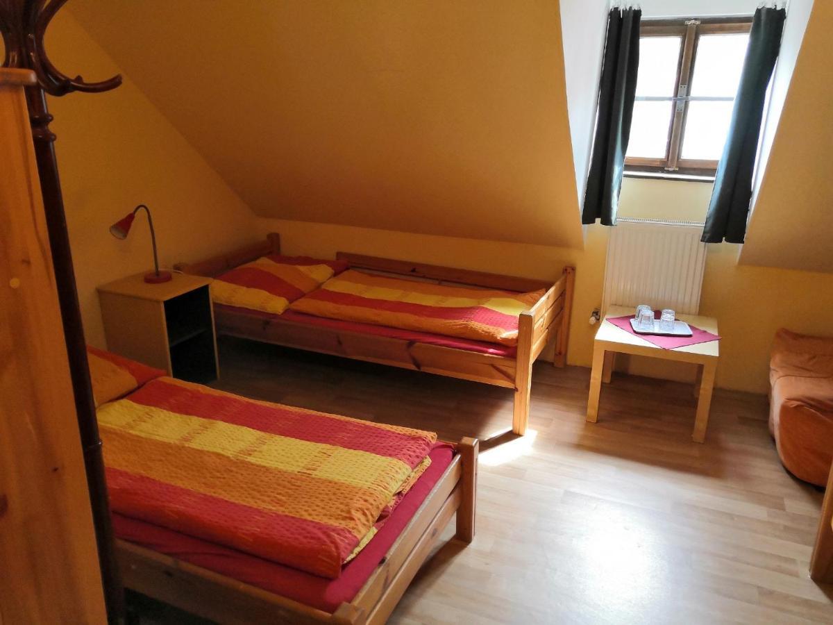 Hostel Skautsky Dom บันสกา ชีอาว์นีซา ภายนอก รูปภาพ