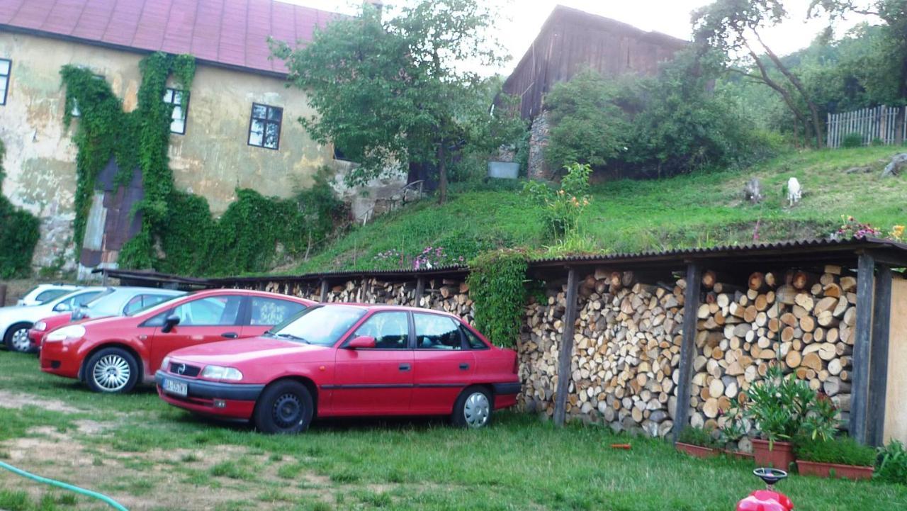 Hostel Skautsky Dom บันสกา ชีอาว์นีซา ภายนอก รูปภาพ
