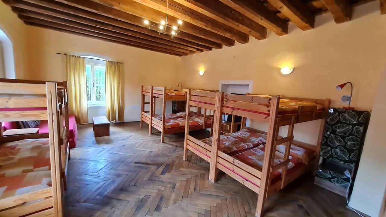 Hostel Skautsky Dom บันสกา ชีอาว์นีซา ภายนอก รูปภาพ