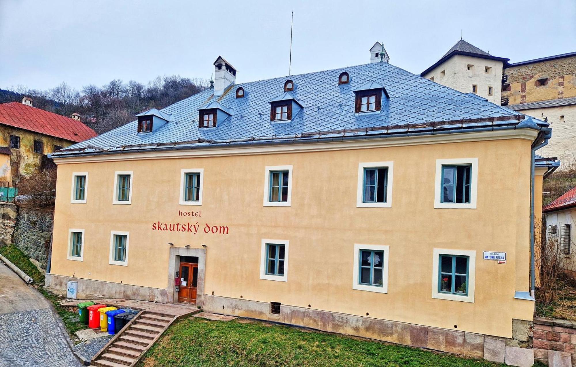 Hostel Skautsky Dom บันสกา ชีอาว์นีซา ภายนอก รูปภาพ
